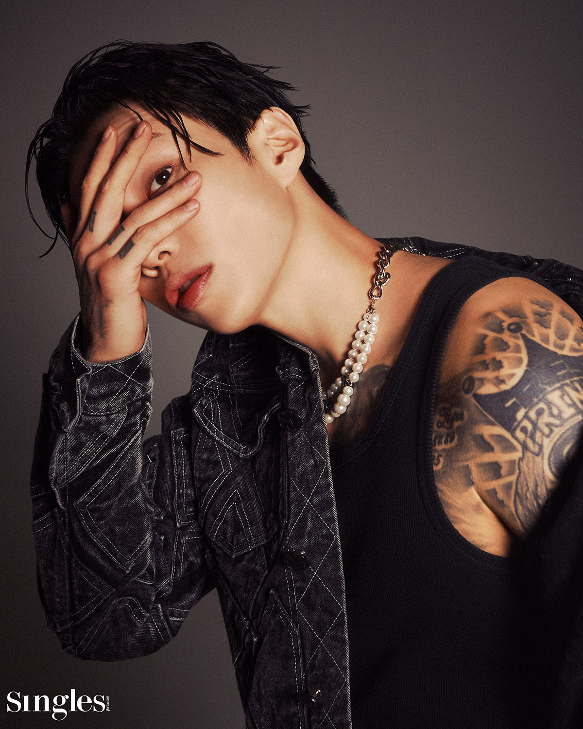 모어비전 아티스트드의 싱글즈 화보, 모어비전, 싱글즈. 홀리뱅. 청하, MVP, 싱글즈 화보, 박재범 싱글즈 화보, 허니제이 싱글즈 화보, 청하 싱글즈 화보. 제인, 홀리뱅 이비,홀리벵 로아, 홀리벵 제인